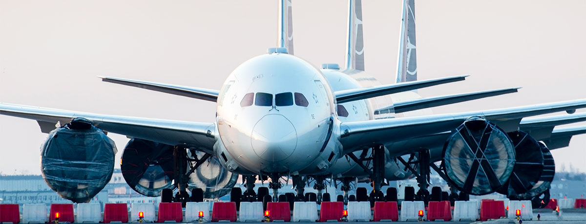 planes on runway