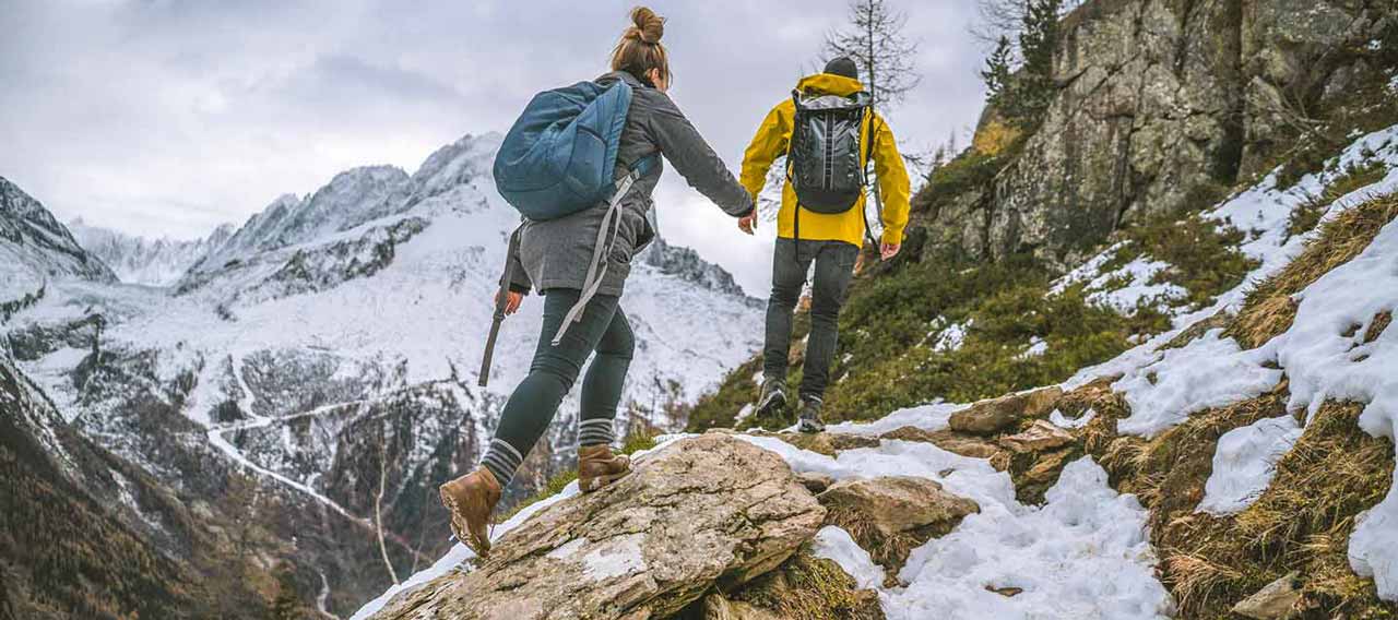 couple travelling