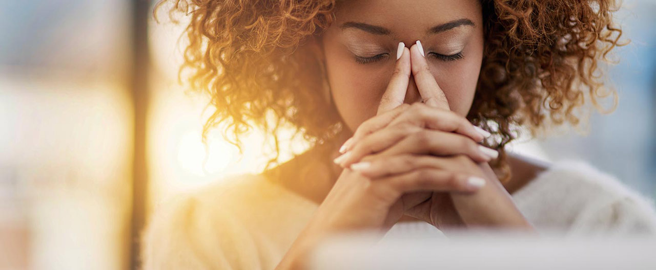 upset woman with computer