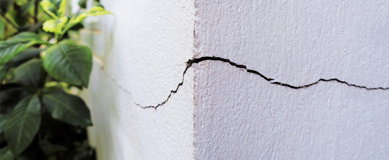 earthquake damage to wall